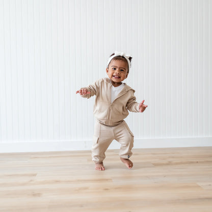 Fleece Cargo Pants in Almond