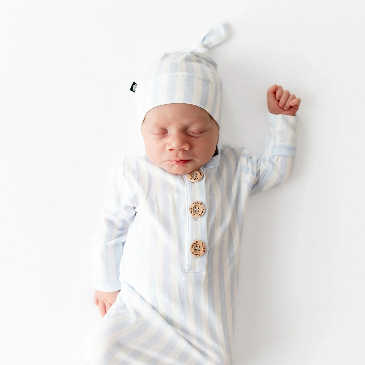 Knotted Gown with Hat Set in Small Mist Stripe