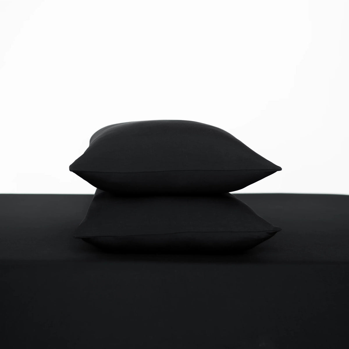 Fitted Sheet with Pillowcases in Midnight